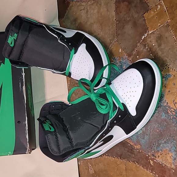 Nike Jordan One high Retro Lucky Green. Worn once.   Men's size 13 - Picture 13 of 16